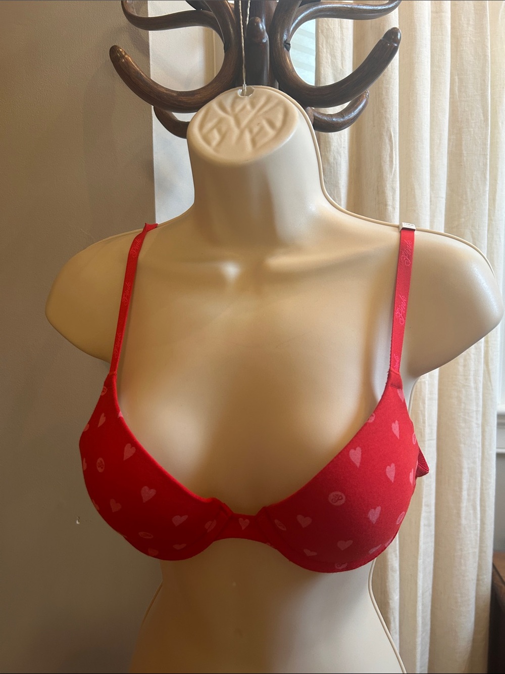 VS PINK Red Heart-Print Underwire Bra